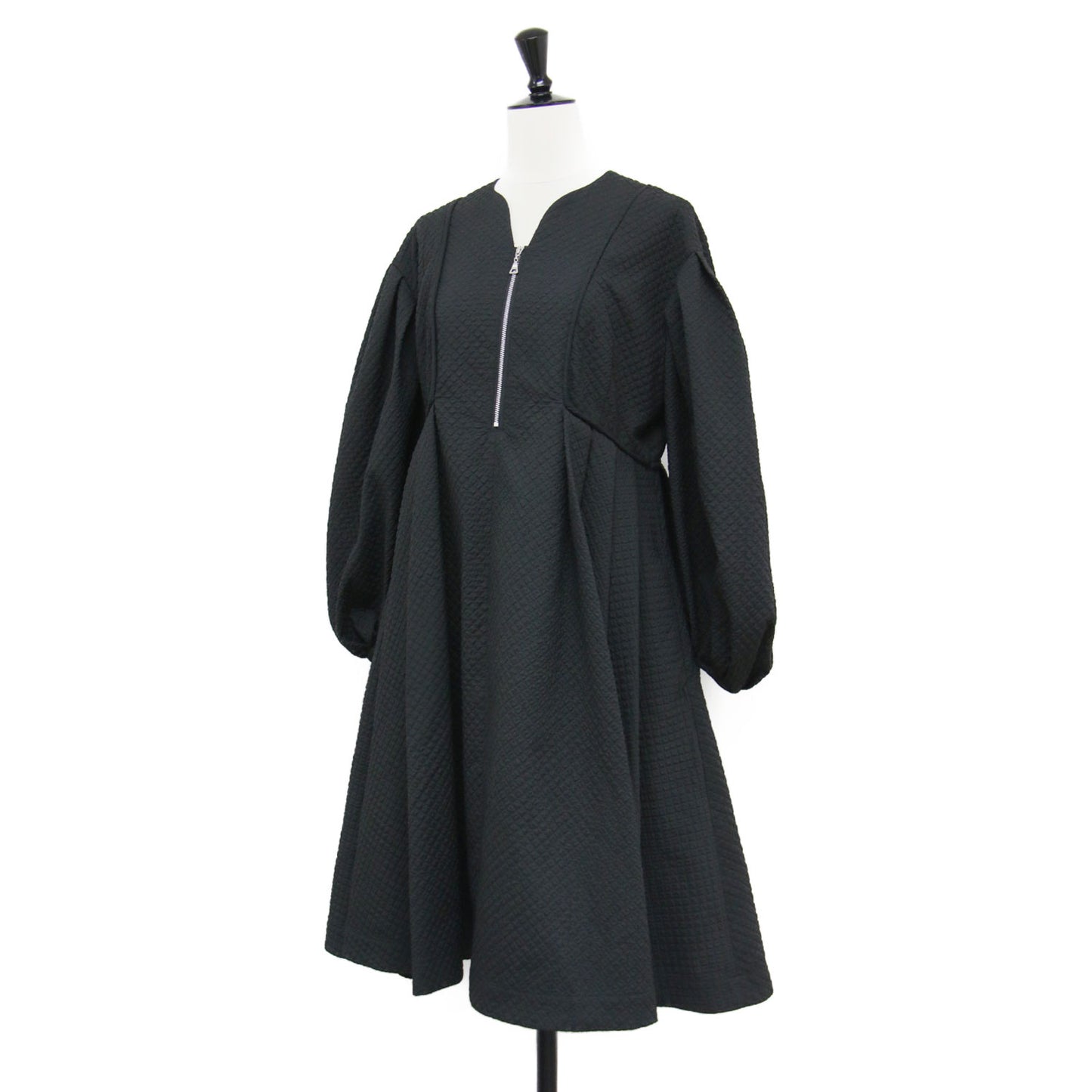 22秋冬 ふくれジャガード ボリュームワンピース / ドレス 長袖 タックスリーブ 膝丈 ハーフジップ フレア Aライン