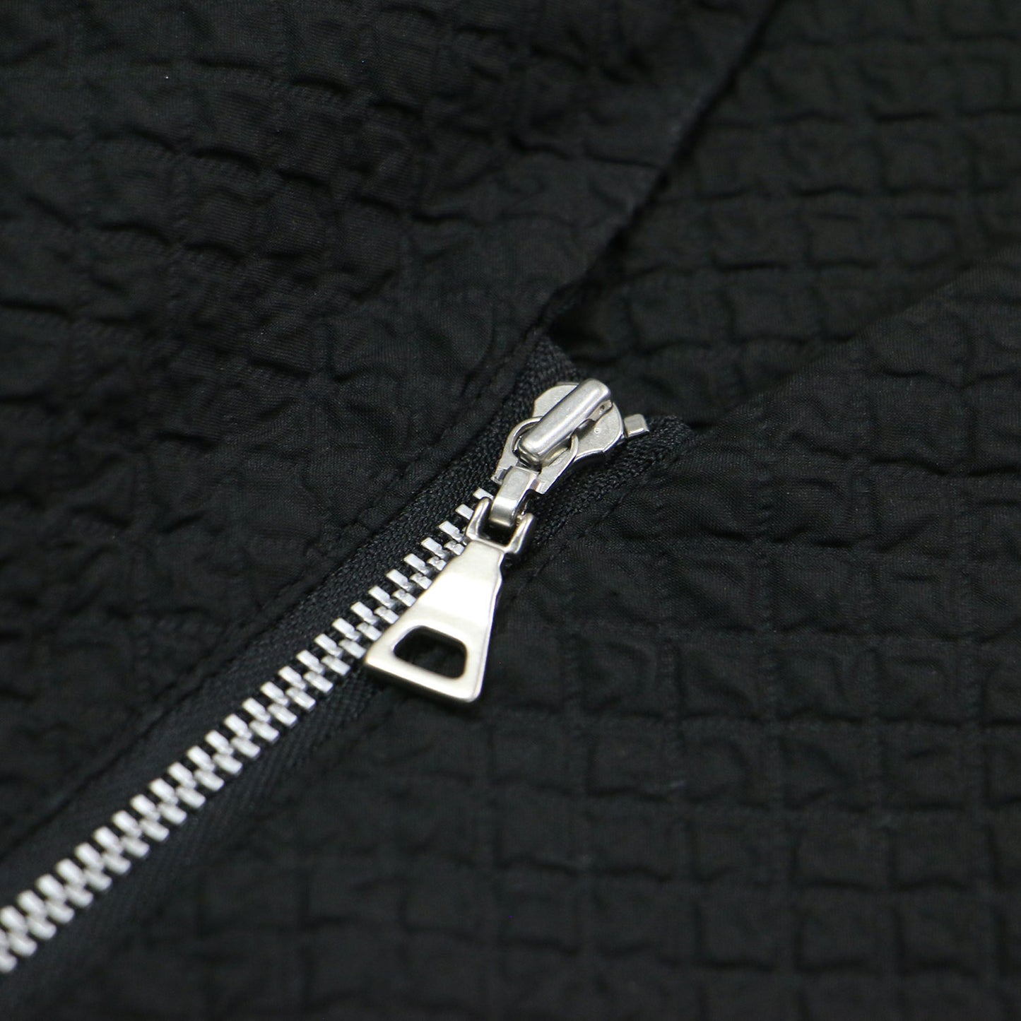 22秋冬 ふくれジャガード ボリュームワンピース / ドレス 長袖 タックスリーブ 膝丈 ハーフジップ フレア Aライン