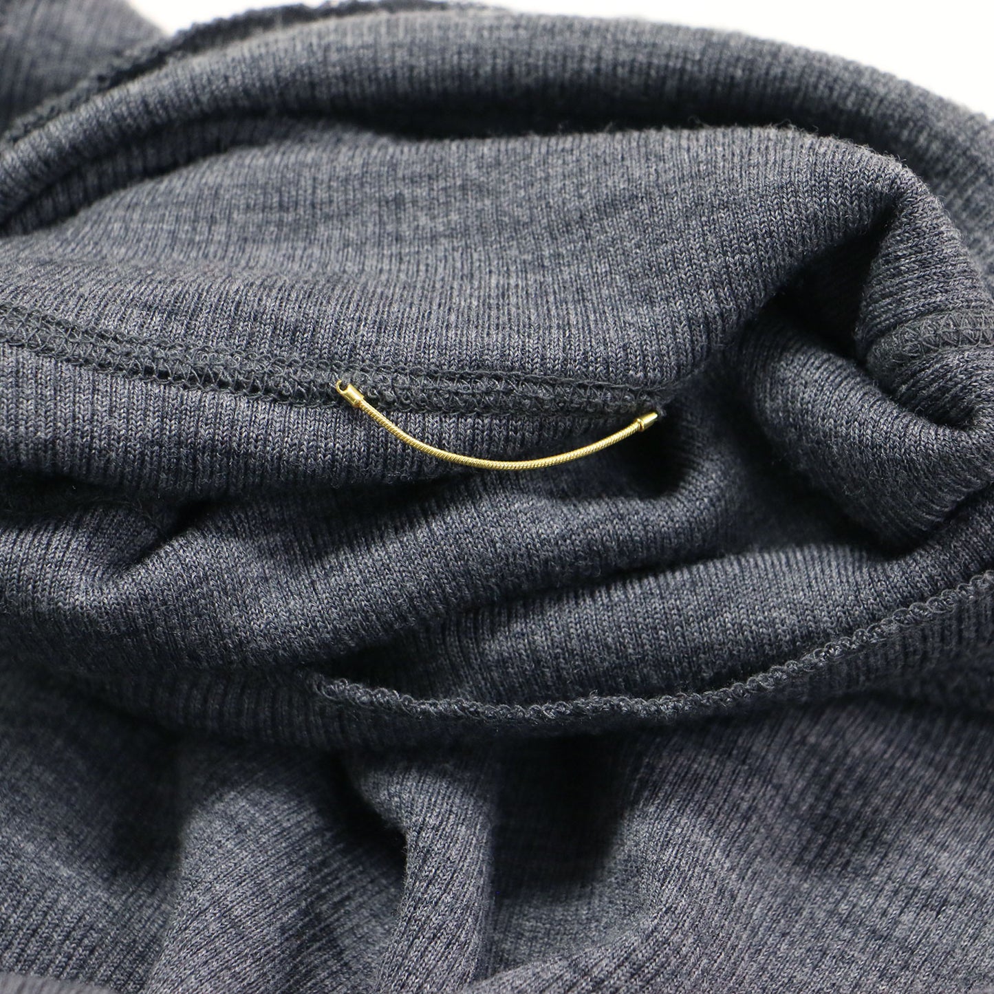 23秋冬 リブ タートル / ニット プルオーバー 長袖 コンパクトシルエット サムホール ファインメリノウール