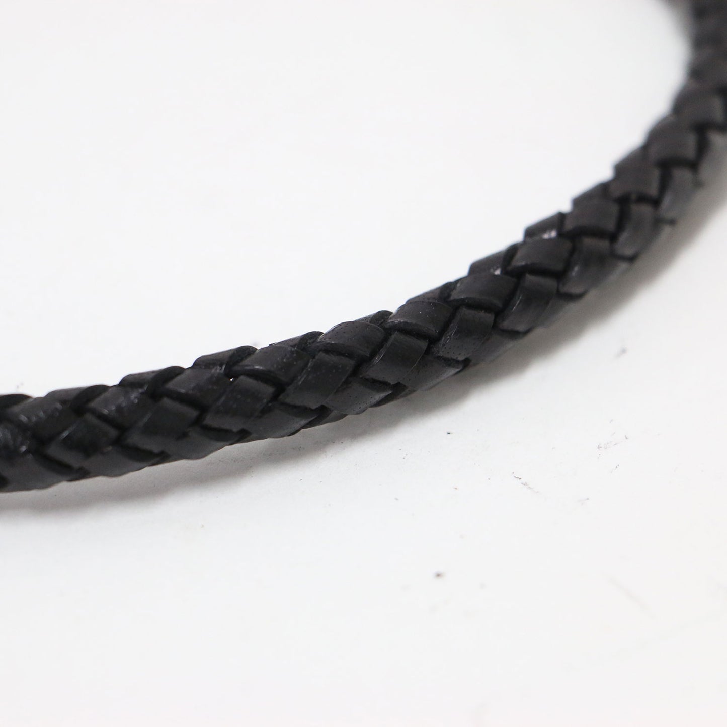 ノヴァ ルナ レザーワンショルダーバッグ / ハーフムーン 肩掛け メッシュ 編み込み