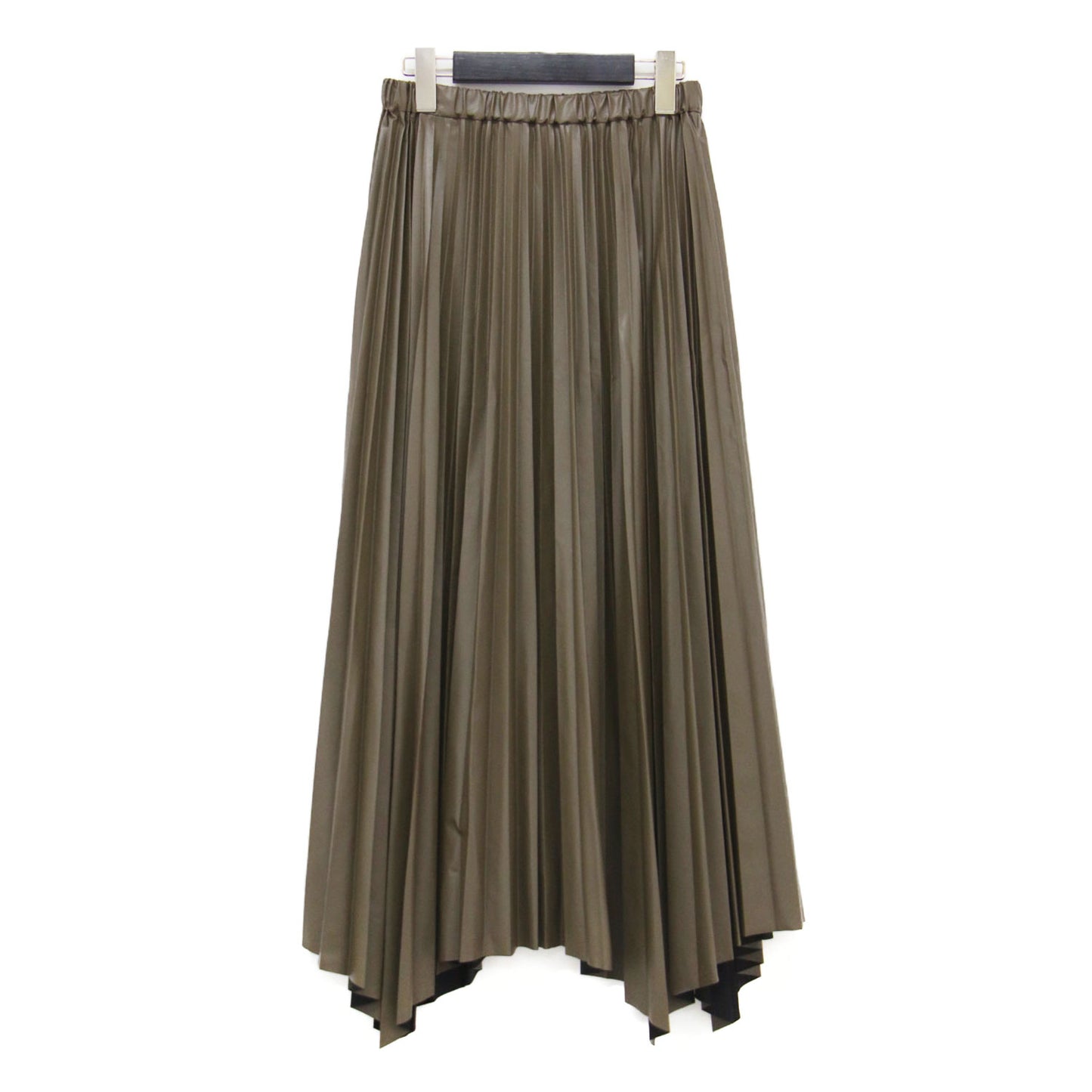 24秋冬 シンセティックレザー プリーツスカート / SYNTHETIC LEATHER PLEATS SKIRT ロング丈 ランダムヘムライン