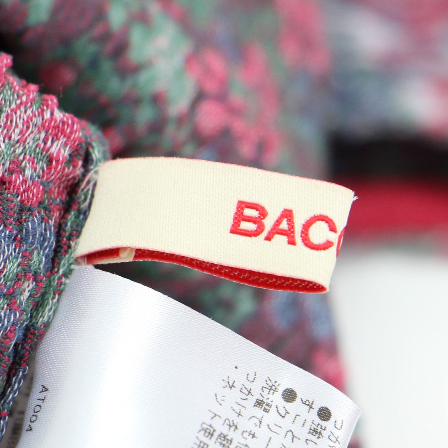 24秋冬 フラワージャガード ストレッチタンクトップ / プルオーバー クルーネック ノースリーブ サイドスリット 花柄 凹凸