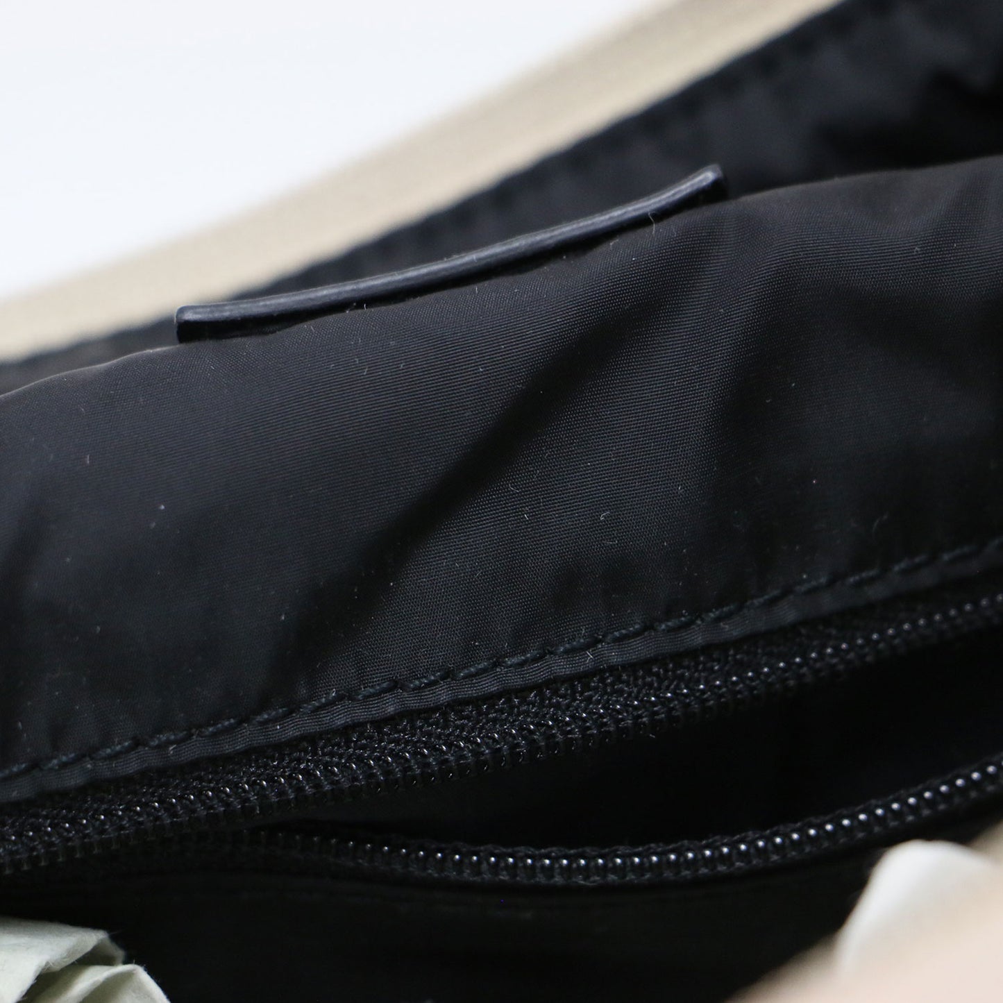 ロゴ 刺繍 ウィールスリップバッグ / ショルダーバッグ クロスボディ 肩掛け ナイロン