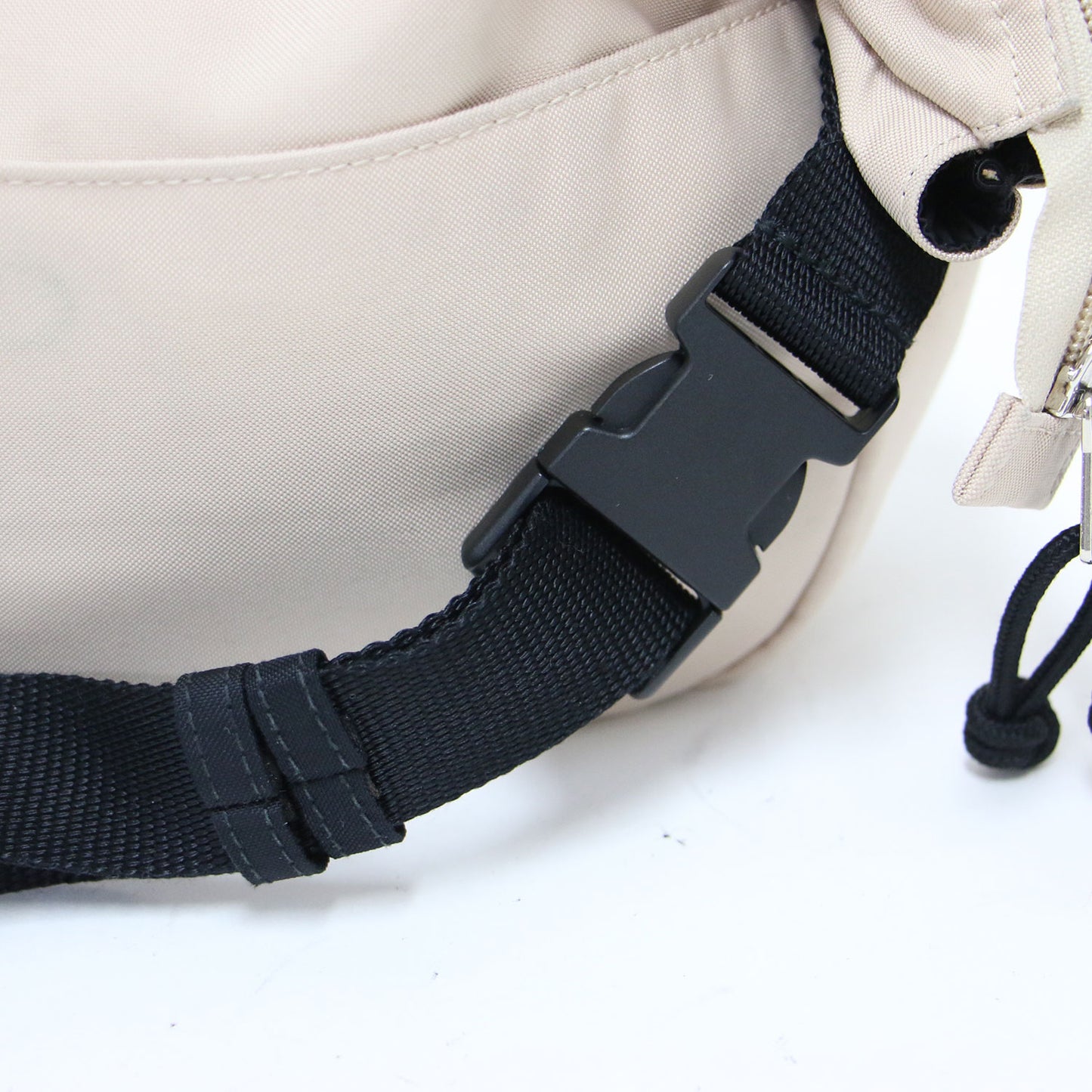 ロゴ 刺繍 ウィールスリップバッグ / ショルダーバッグ クロスボディ 肩掛け ナイロン