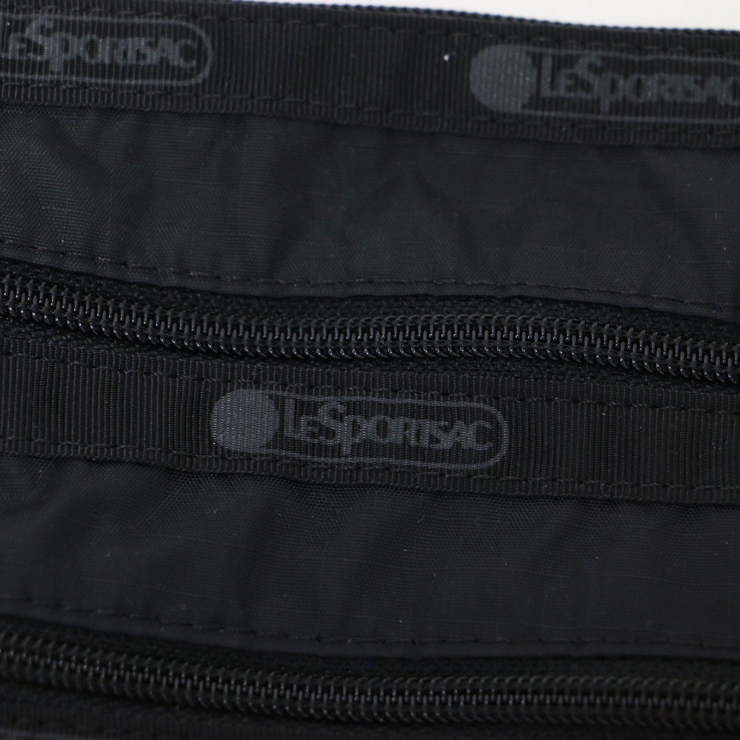 クイン ショルダー バッグ / QUINN BAG ポーチ クロスボディ 3ジップ コンパクト ナイロン