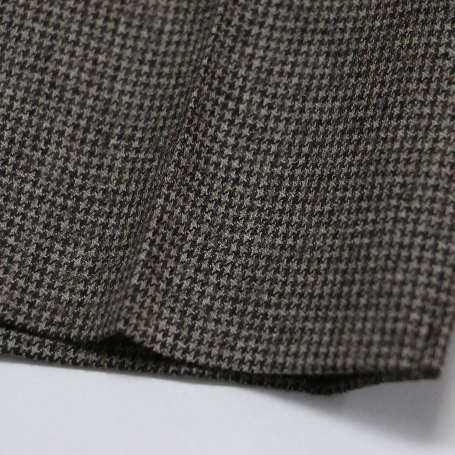 スリット テーパードパンツ ハウンドトゥース / ストレート センタープレス サイドジップ 総柄 ウエストゴム ウール