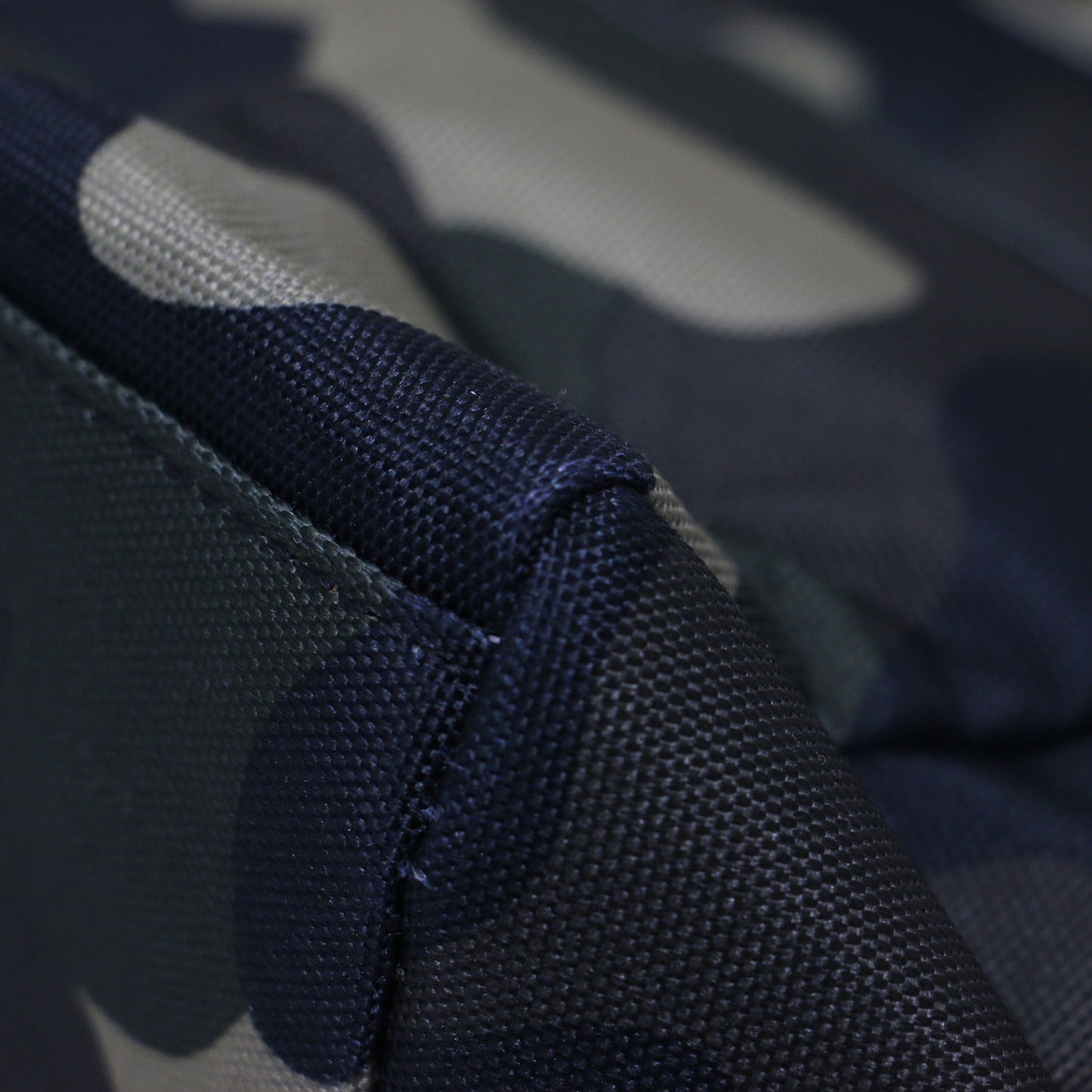 カモフラ柄 ロゴ 刺繍 カートバッグ / トートバッグ 迷彩 二コちゃん タグ 総柄