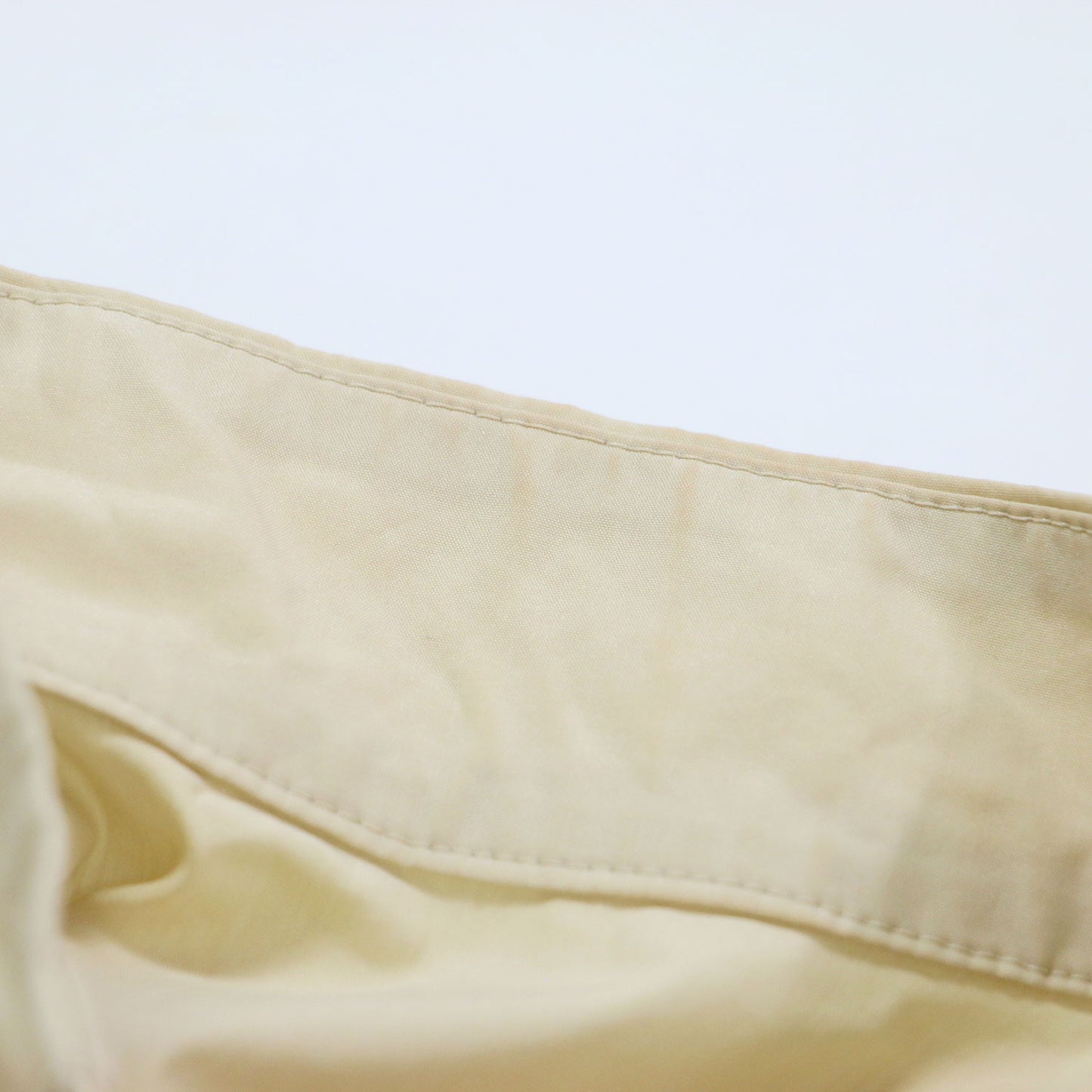 バックリボン ボリュームトップス / ブラウス 半袖 ハイネック Aライン フレア パフスリーブ