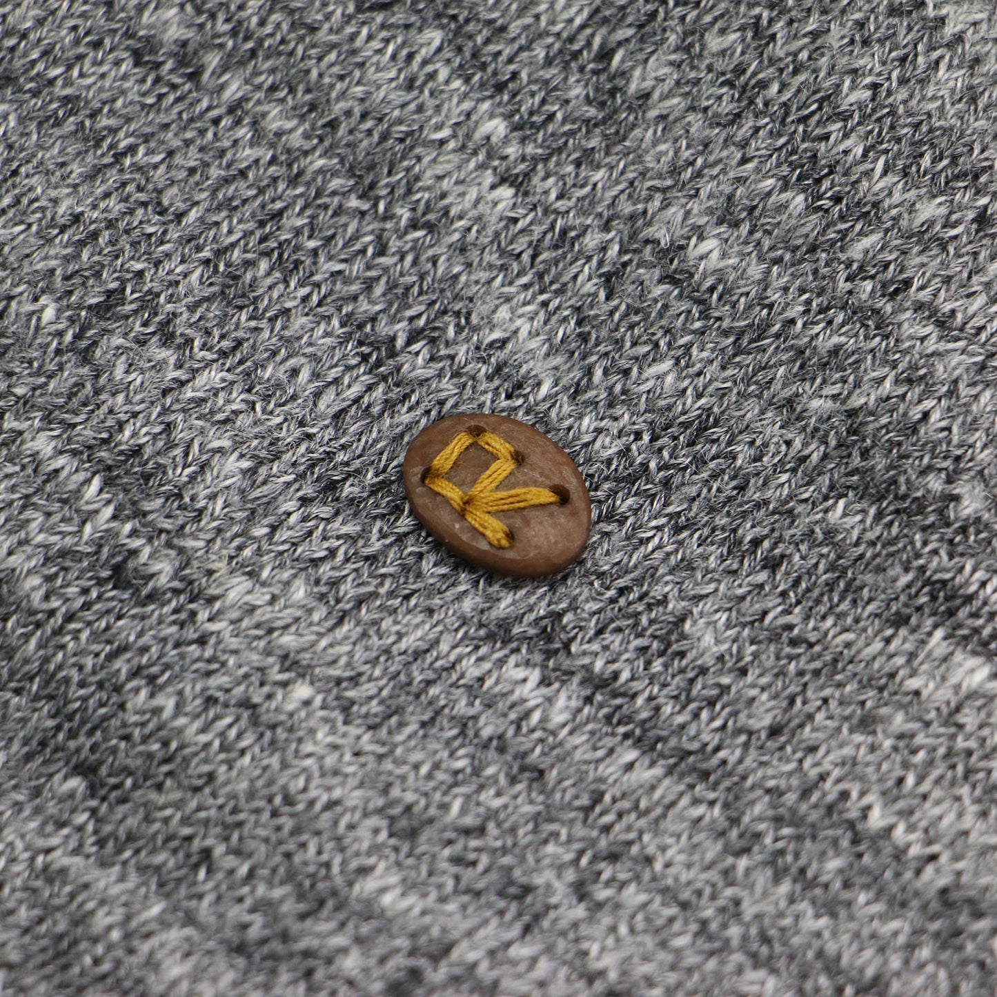 リネンの908ヨットマンニットソー / プルオーバー 長袖 ボトルネック ロゴ スリット リネン シルク