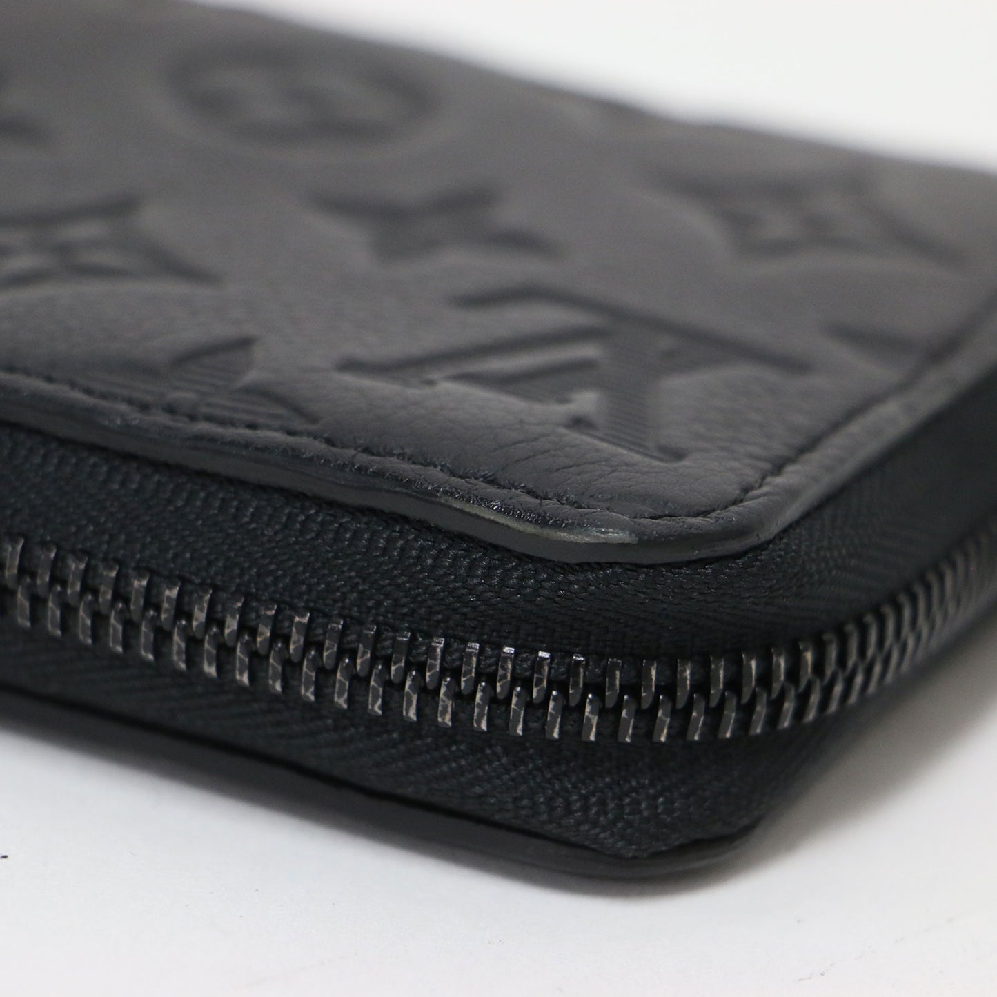 ジッピーウォレット･ホリゾンタル 長財布 / ラウンドファスナー モノグラム レザー