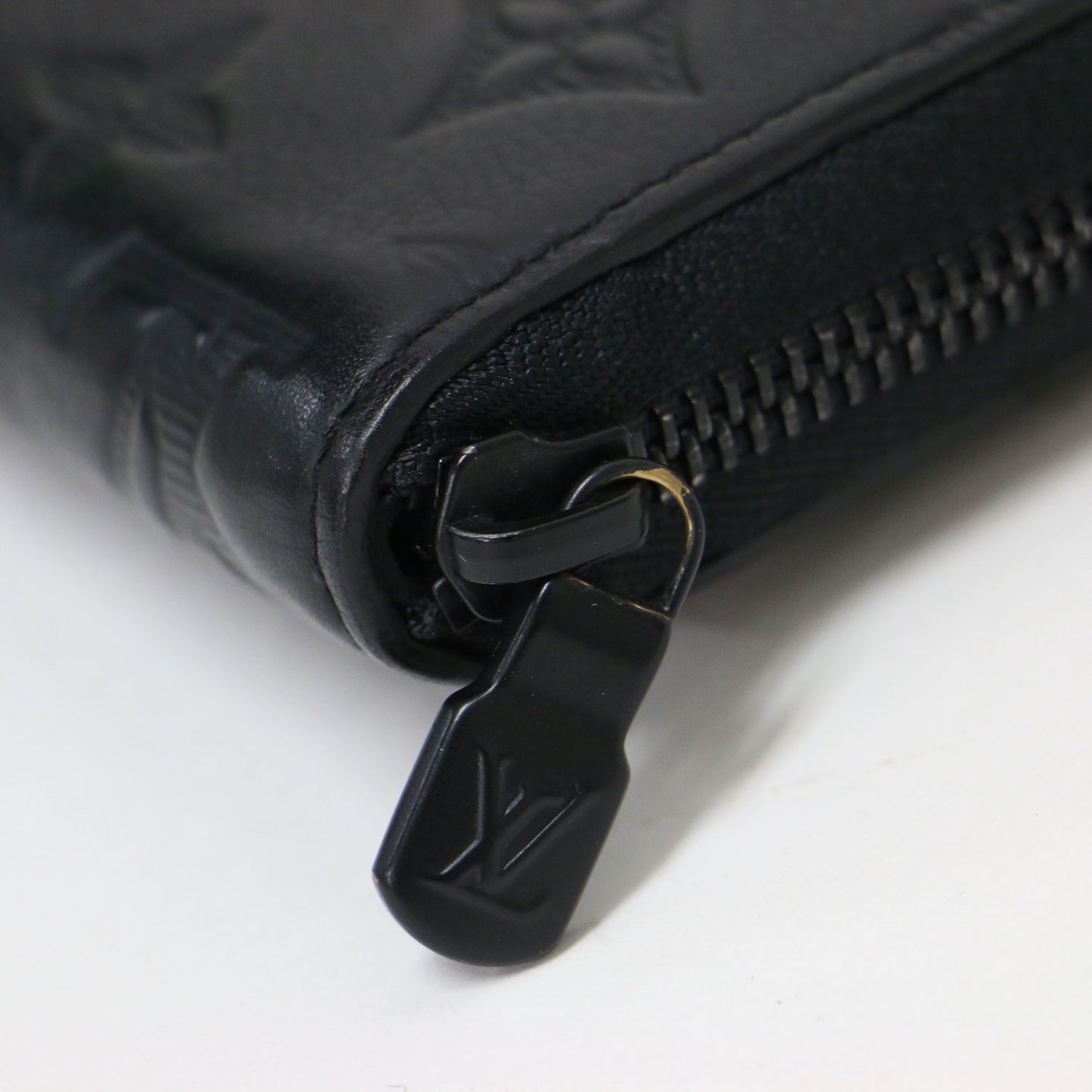 ジッピーウォレット･ホリゾンタル 長財布 / ラウンドファスナー モノグラム レザー