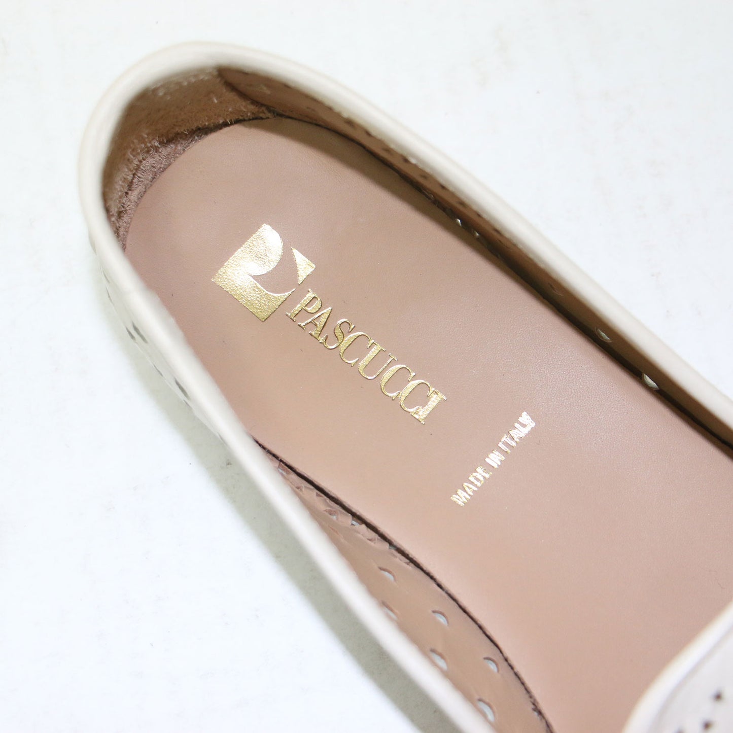 24春夏 カットワーク スリッポン / フラットシューズ ラウンドトゥ レザー