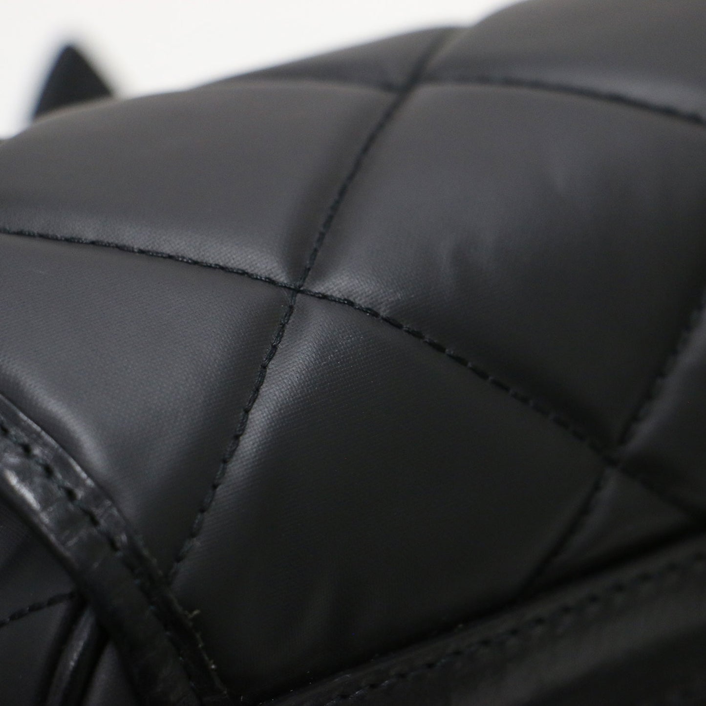 バチュー サーパス キルティング キャリーオール / ショルダーバッグ 2WAY 肩掛け クロスボディ ナイロン 牛革