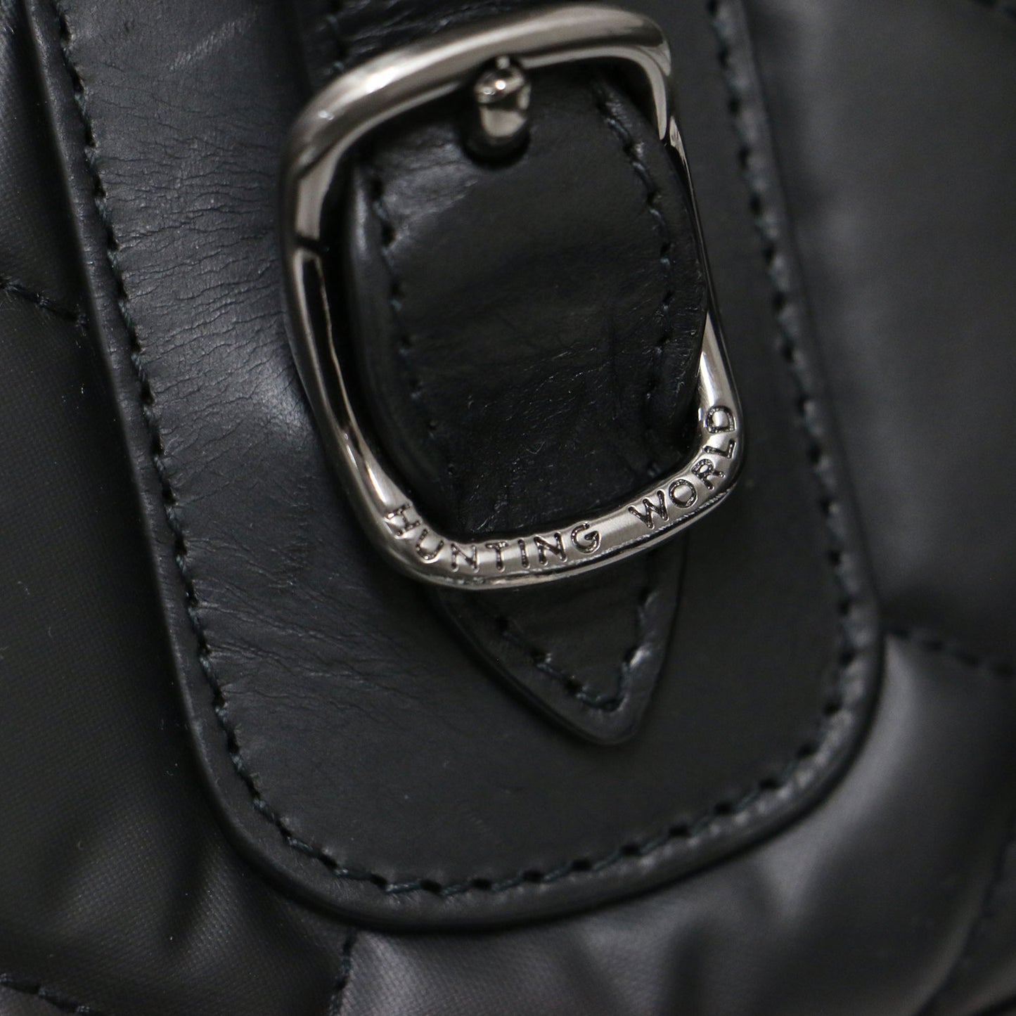 バチュー サーパス キルティング キャリーオール / ショルダーバッグ 2WAY 肩掛け クロスボディ ナイロン 牛革