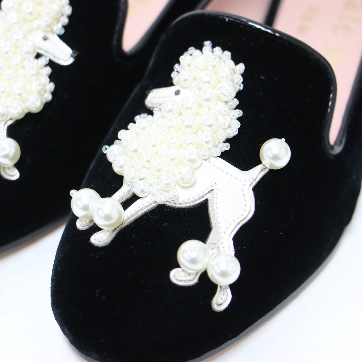 ラウンジプードル ローファー / スリッポン ラウンドトゥ ベルベット ビジュー パール 牛革