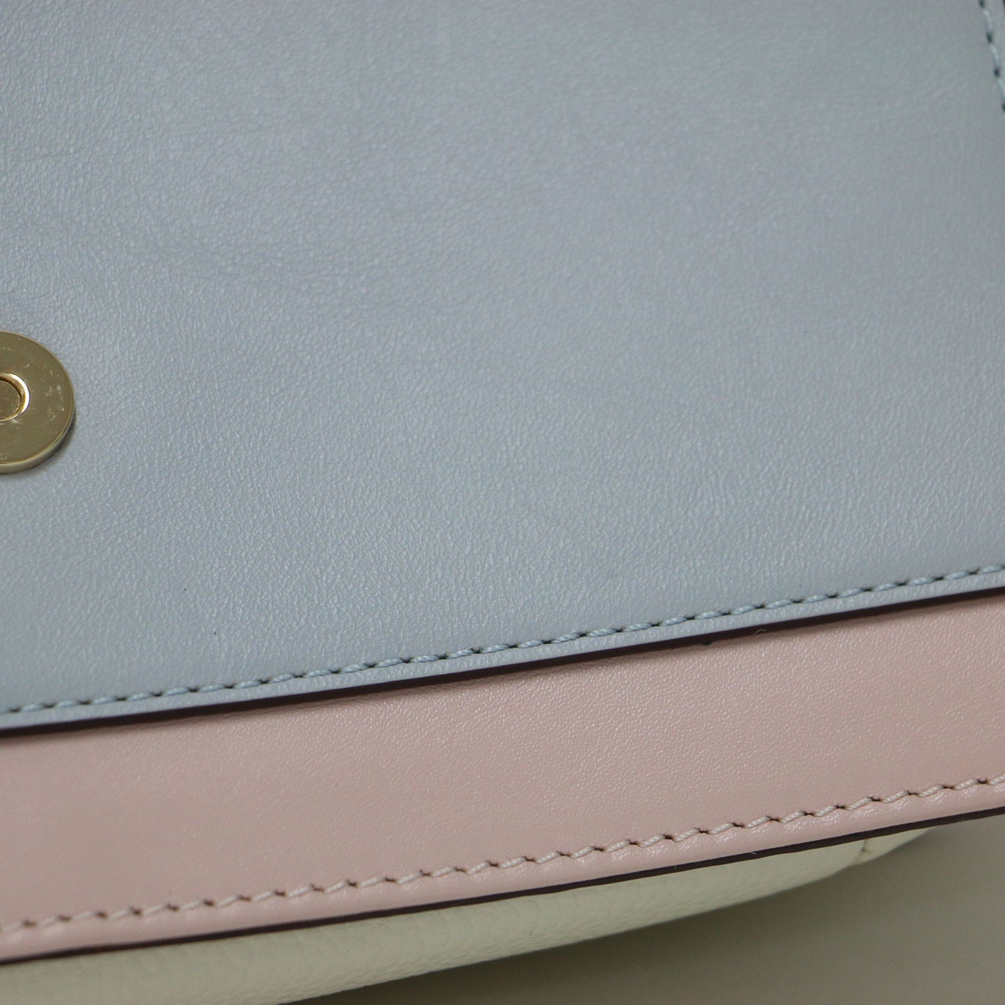 ミニ ショルダー バッグ / ハンドバッグ 肩掛け クロスボディ コンパクト ロゴ 牛革