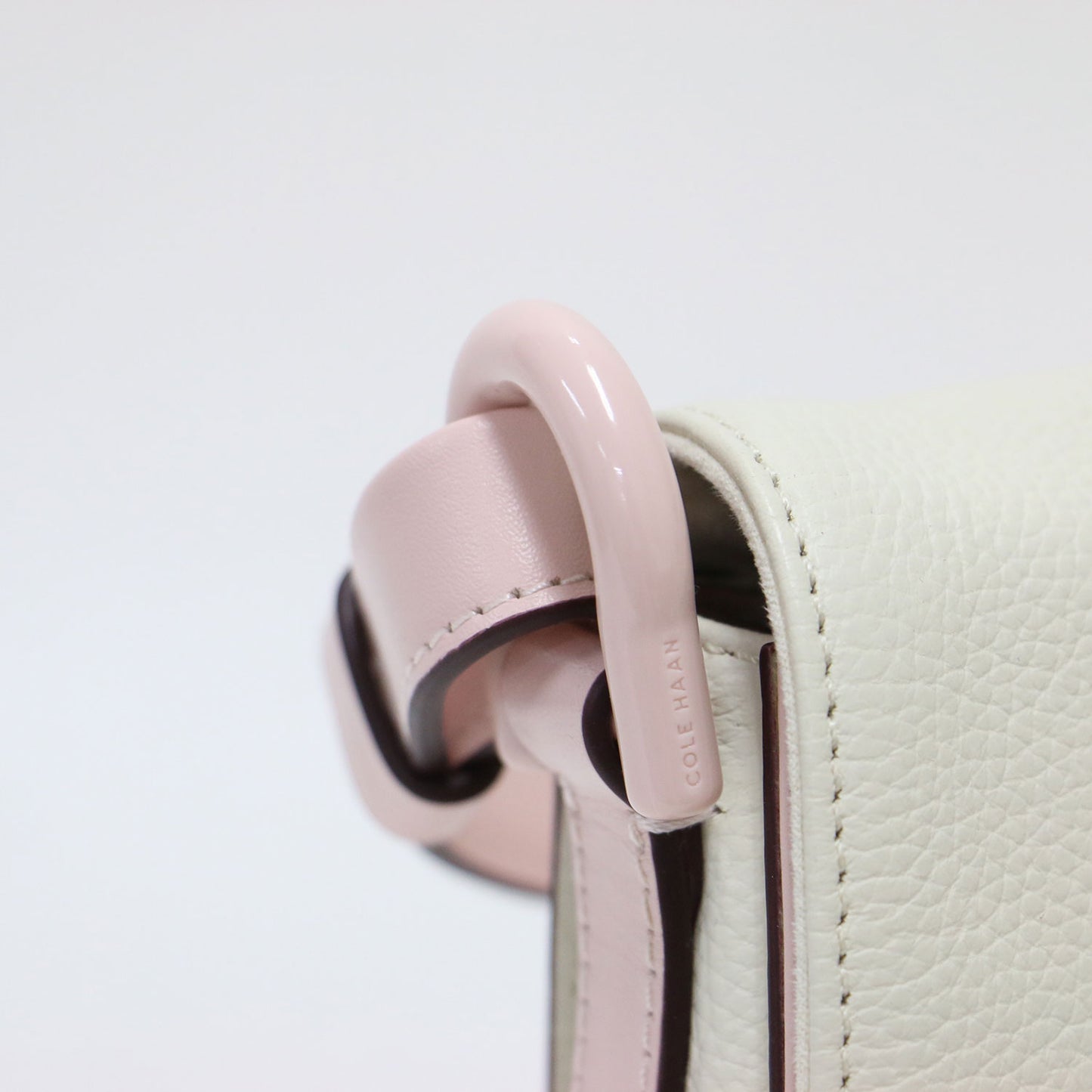 ミニ ショルダー バッグ / ハンドバッグ 肩掛け クロスボディ コンパクト ロゴ 牛革