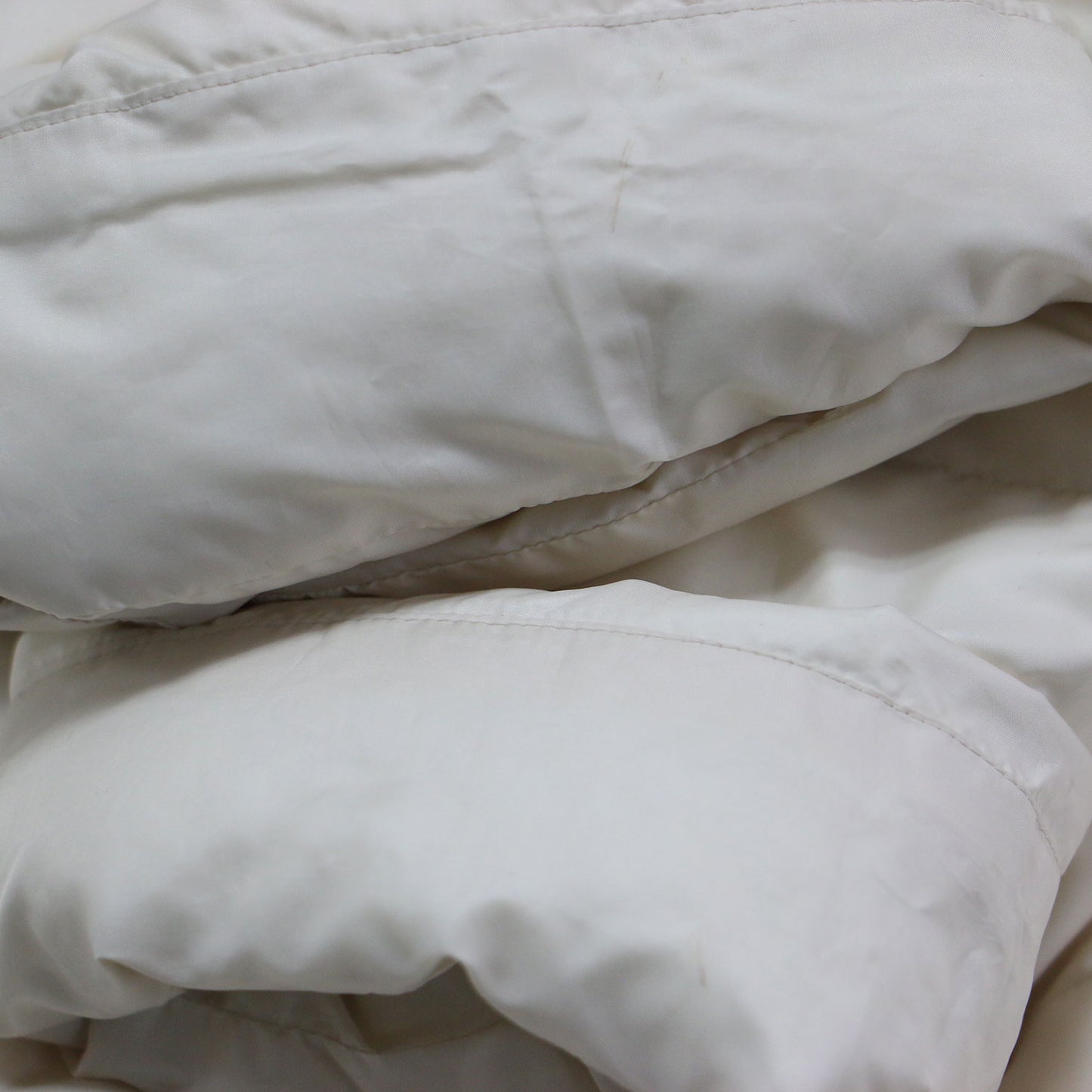 クロスカラーダウン / 長袖 ミドル丈 ハイネック ボリュームシルエット フェザー ダウン