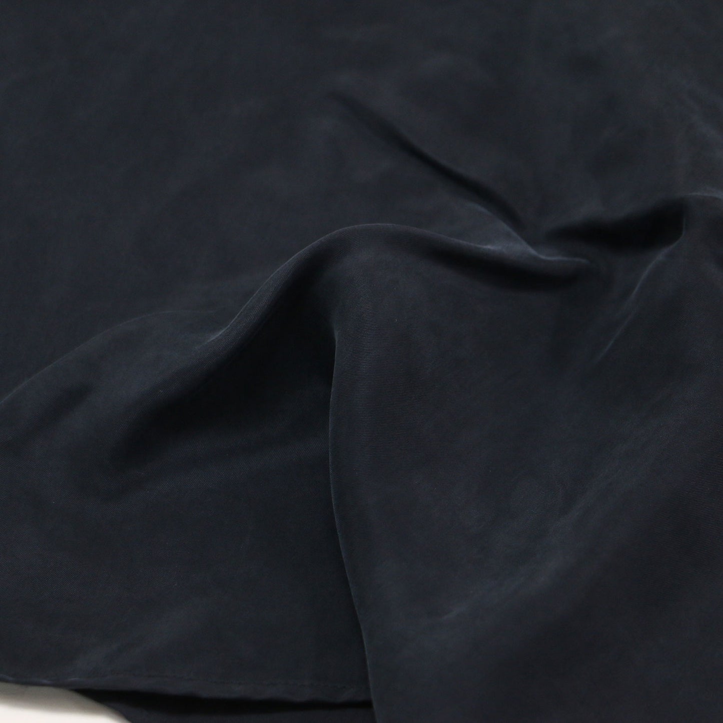 パウダーサテン ノースリーブ ミディ ワンピース / スタンドカラー 襟リブ