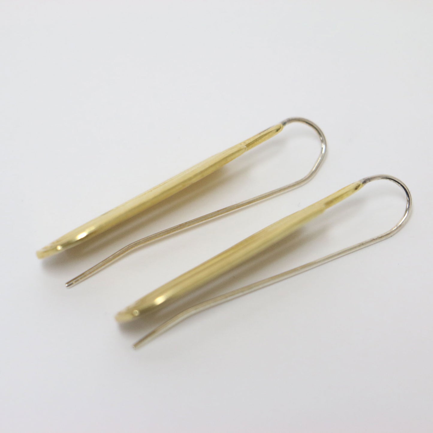 U字 モチーフ フック ピアス / 両耳用 クリップ