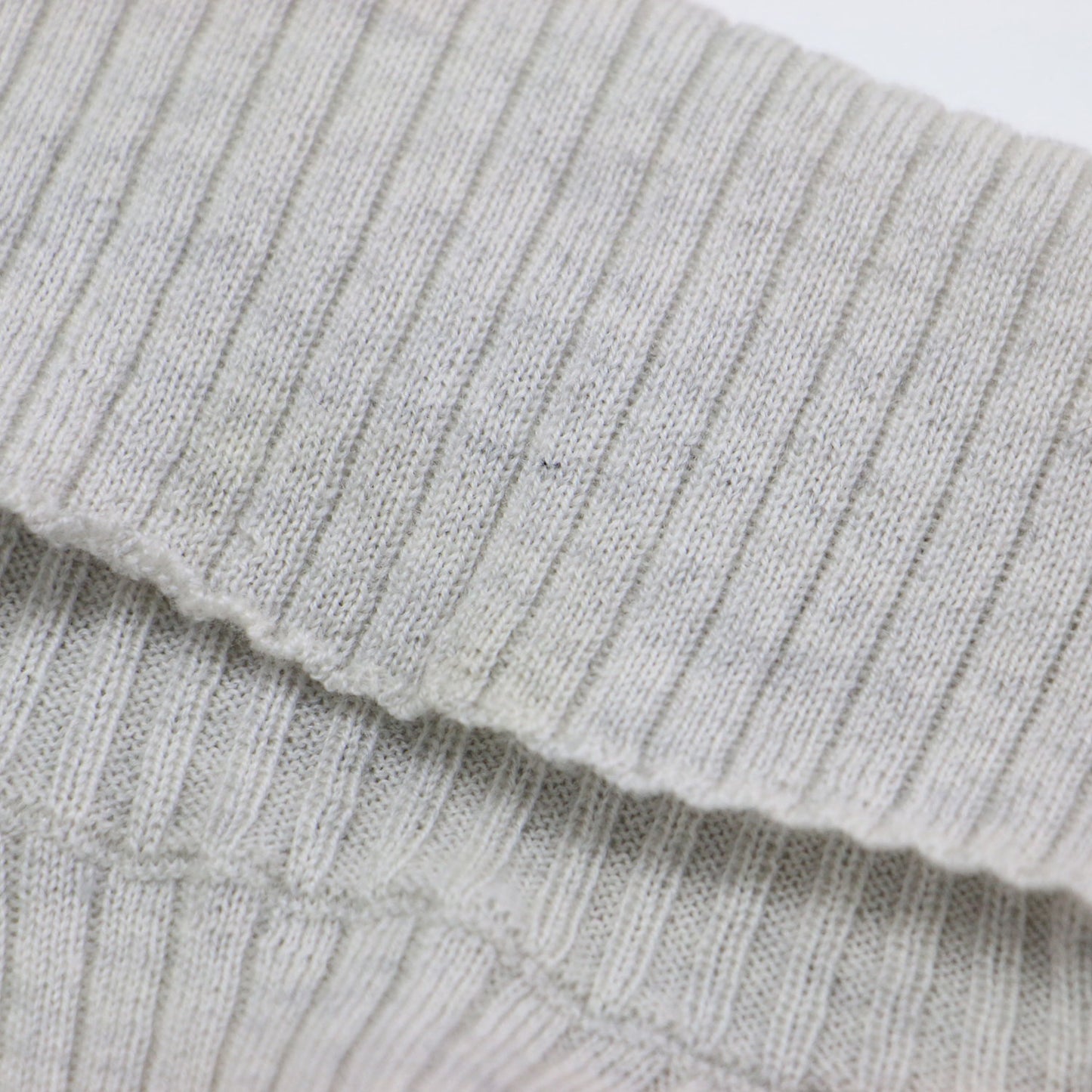 カラーポイント リブ タートル / ニット プルオーバー 長袖 カーブスリット ロゴ 刺繍 ウール