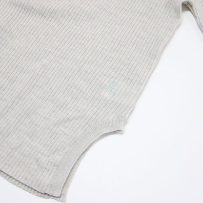 カラーポイント リブ タートル / ニット プルオーバー 長袖 カーブスリット ロゴ 刺繍 ウール