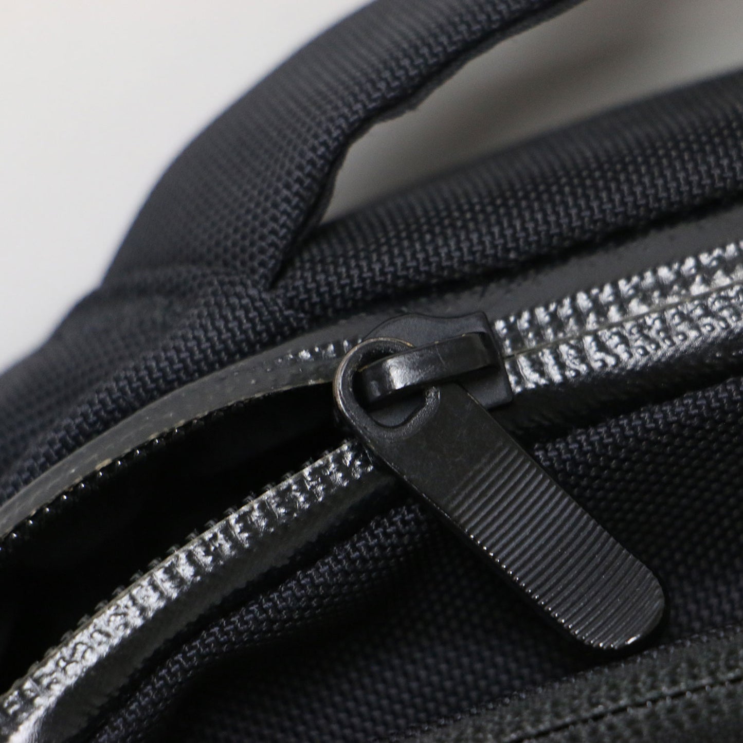 シャトル デイパック スリム / Shuttle Series バックパック リュック ビジネスバック 背面パネル ロゴ