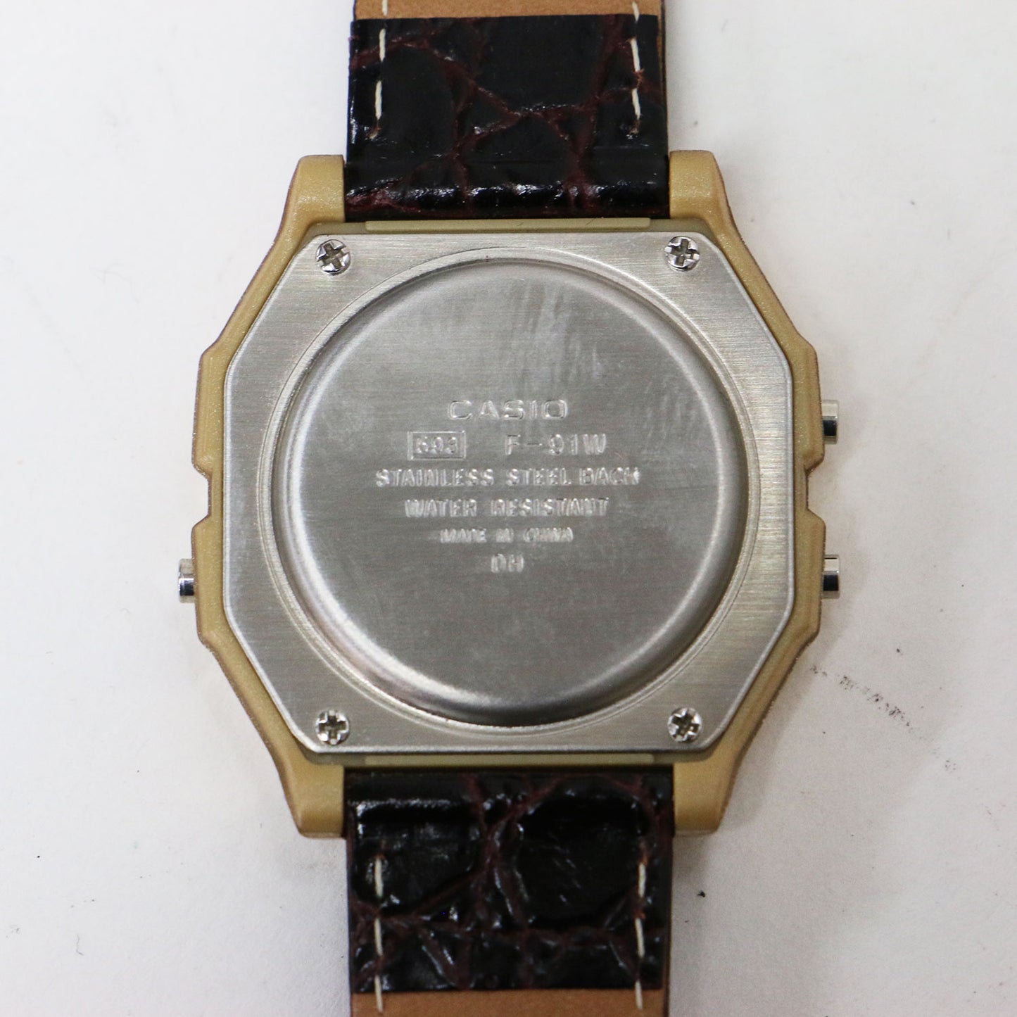 × Deuxieme Classe 別注 デジタル 腕時計 / 型押し レザーベルト メタリック