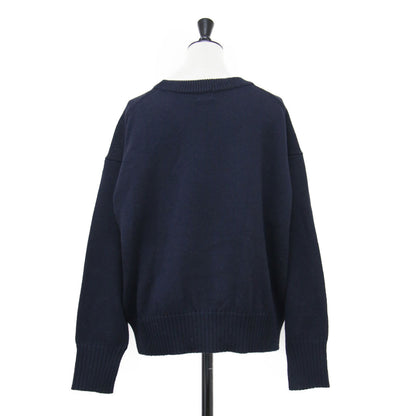 23秋冬 ロゴ ニット プルオーバー ニット ウォッシャブル / プルオーバー クルーネック ドロップショルダー 長袖 ミドルゲージ ウール