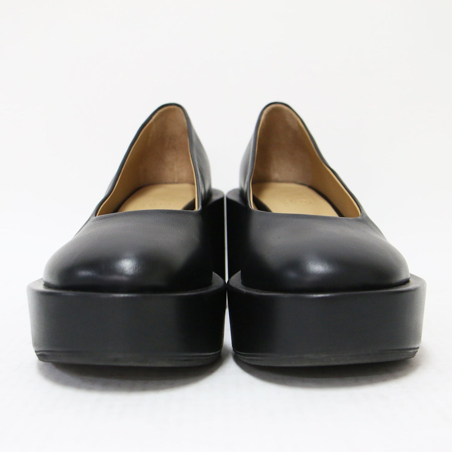 レザー プラットフォーム パンプス / チャンキーヒール ラウンドトゥ ボリュームソール