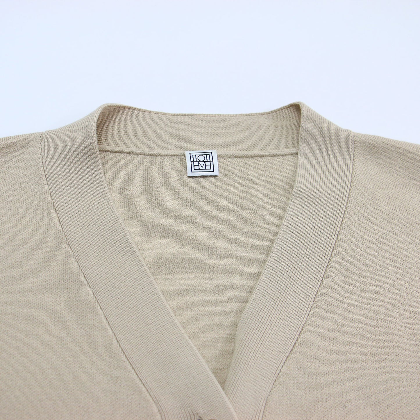 モノグラムボタン カーディガン / MONOGRAM BUTTON CARDIGAN ニット 長袖 Vネック ワイド ウール