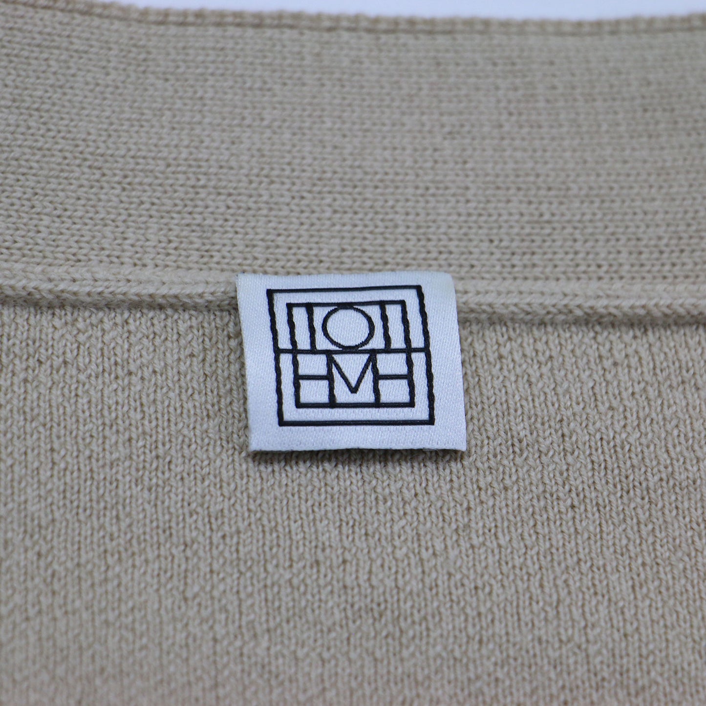 モノグラムボタン カーディガン / MONOGRAM BUTTON CARDIGAN ニット 長袖 Vネック ワイド ウール