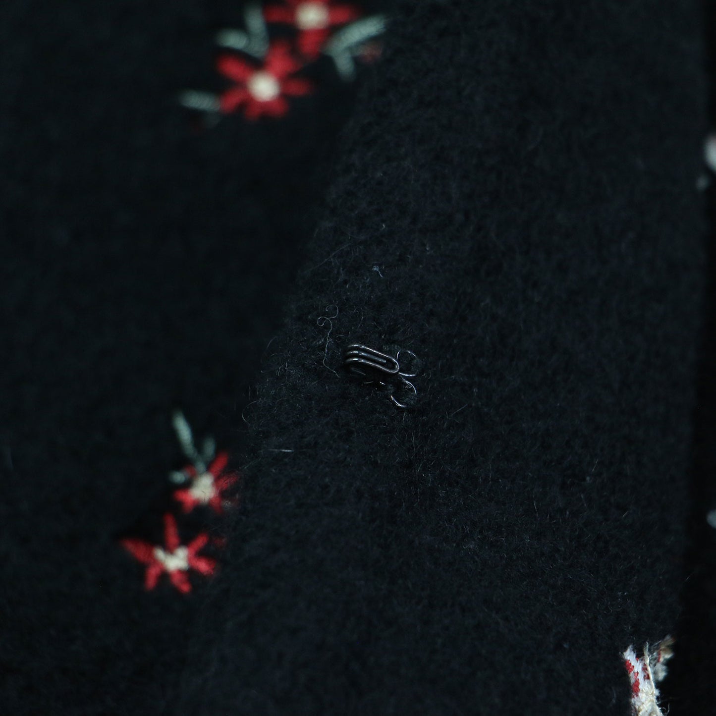 25秋冬 ウールブレンド ブークレ フラワー 刺繍 ニット ジャケット / FLOWER EMBROIDERY KNIT JACKET ボレロ 長袖 コンパクト