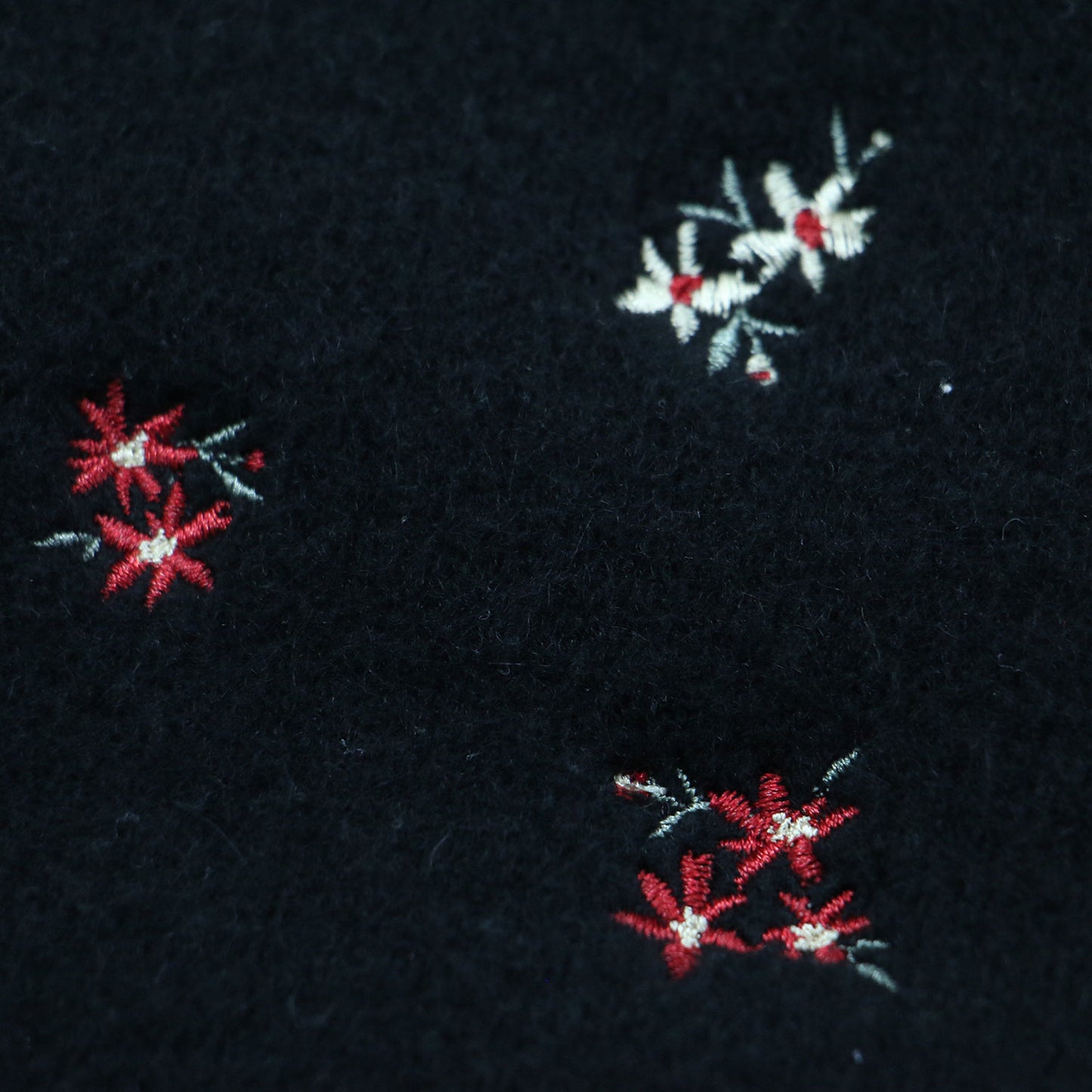 25秋冬 ウールブレンド ブークレ フラワー 刺繍 ニット ジャケット / FLOWER EMBROIDERY KNIT JACKET ボレロ 長袖 コンパクト