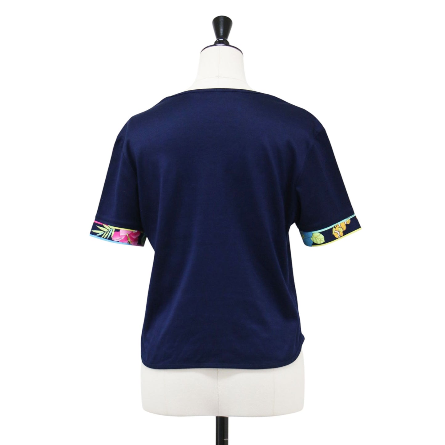 フローラルプリントTシャツ / プルオーバー ラウンドネック 半袖 ロゴ 微光沢 コットン