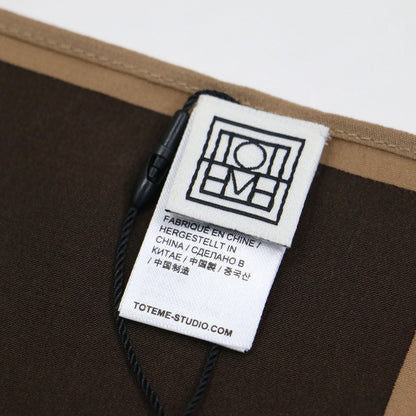 センターモノグラム シルクスカーフ / CENTERED MONOGRAM 正方形 大判 ロゴ