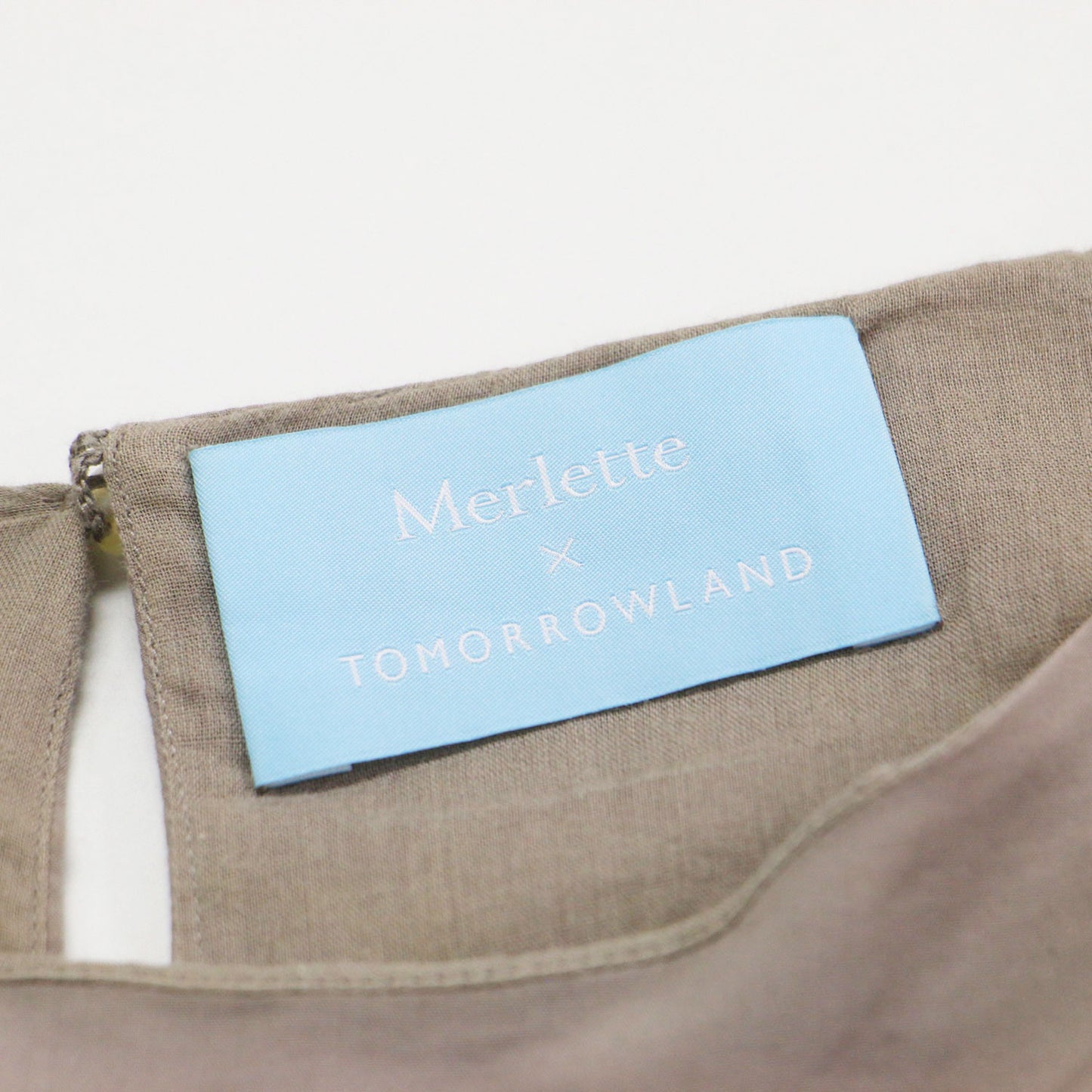 × TOMORROWLAND 別注 22秋冬 バイワードワンピース / BYWARD ドレス Aライン ボートネック 長袖 ドロップショルダー ギャザー コットン