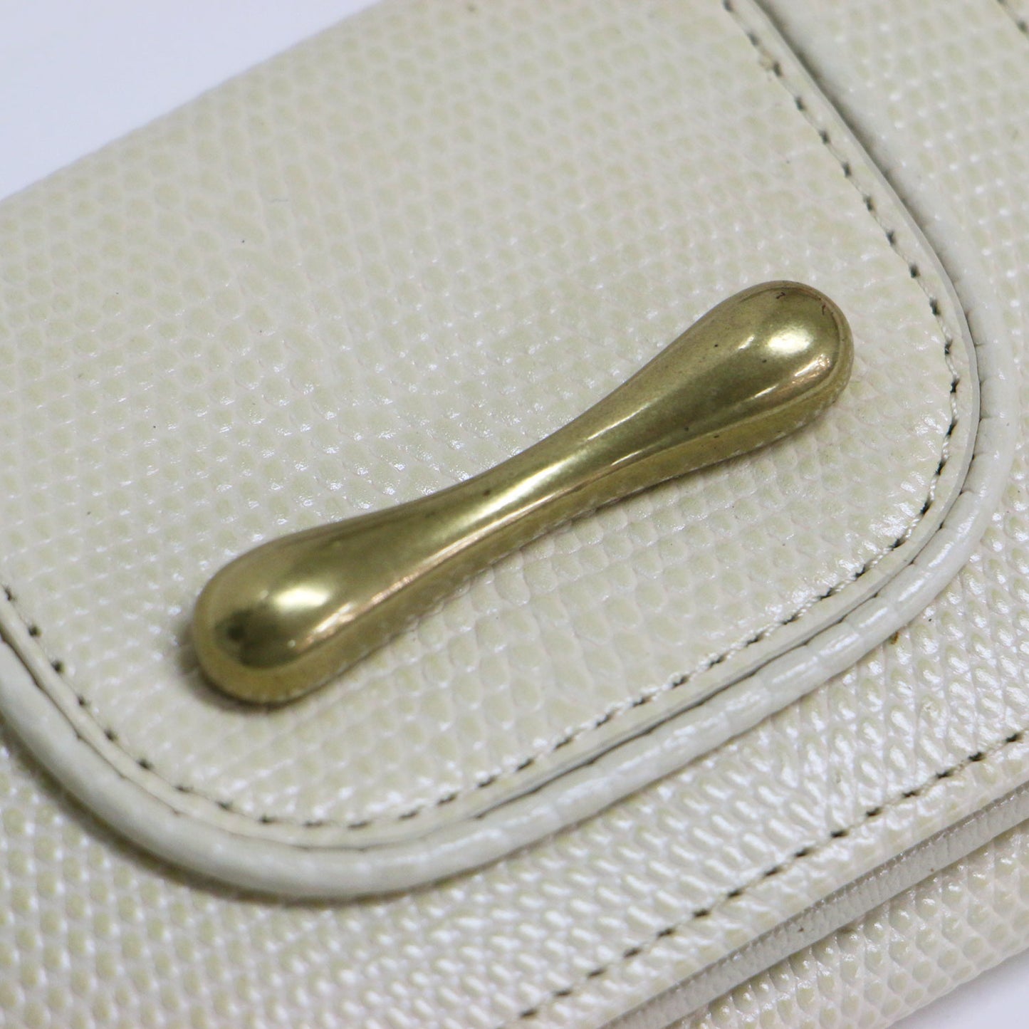 型押しレザー 三つ折り 財布 / ウォレット ミニ 金具 本革