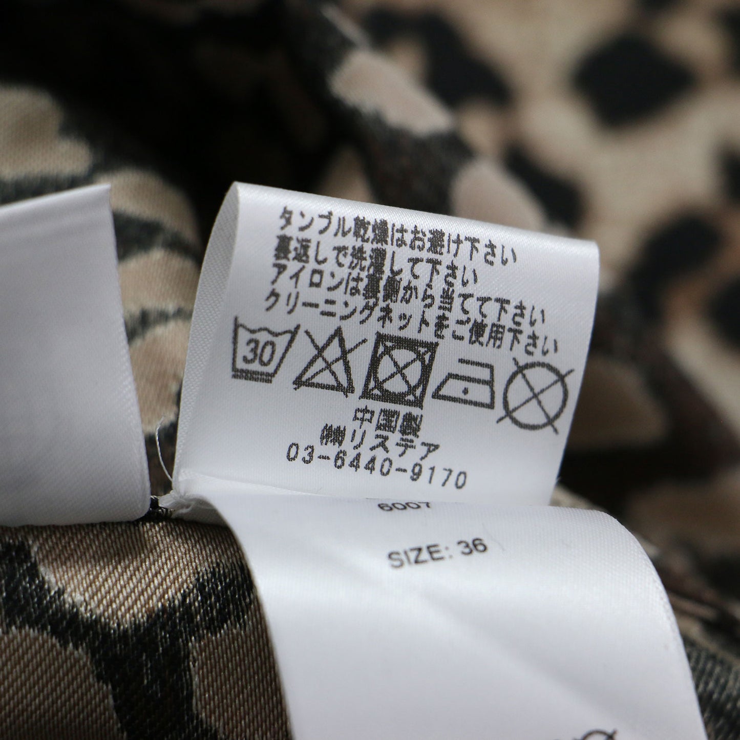 レオパード柄 ジャガード パフスリーブ ミニ ワンピース / Crispy Jacquard Vネック 五分袖 ボリュームスリーブ