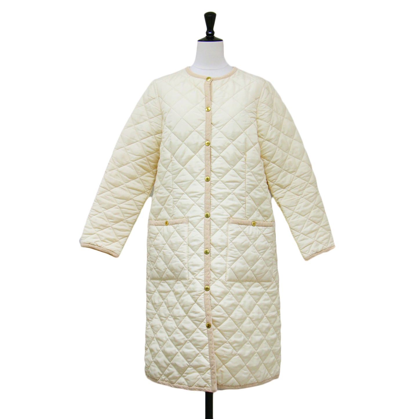× NOLLYS 別注 アークリー ロング キルティングコート / ARKLEY LONG 長袖 ノーカラー ミディ丈 メタルボタン 撥水加工