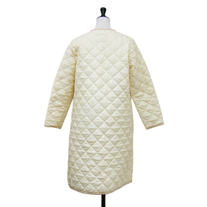 × NOLLYS 別注 アークリー ロング キルティングコート / ARKLEY LONG 長袖 ノーカラー ミディ丈 メタルボタン 撥水加工
