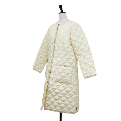 × NOLLYS 別注 アークリー ロング キルティングコート / ARKLEY LONG 長袖 ノーカラー ミディ丈 メタルボタン 撥水加工