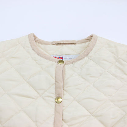 × NOLLYS 別注 アークリー ロング キルティングコート / ARKLEY LONG 長袖 ノーカラー ミディ丈 メタルボタン 撥水加工