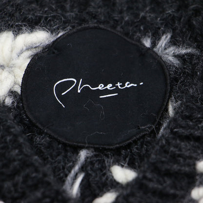 25秋冬 フラワー ニットベスト / Clara Vネック ショート丈 ケーブル編み フラワー刺繍