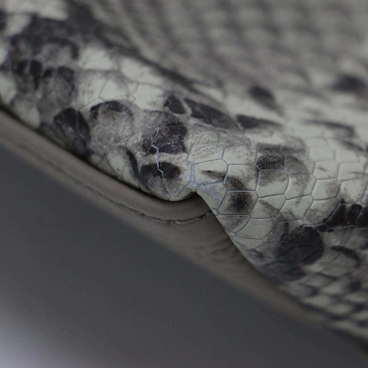 × martinique 別注 パイソン ミニバッグ / Bond Mini PYTHON スクエア型 巾着 総柄 パイピング