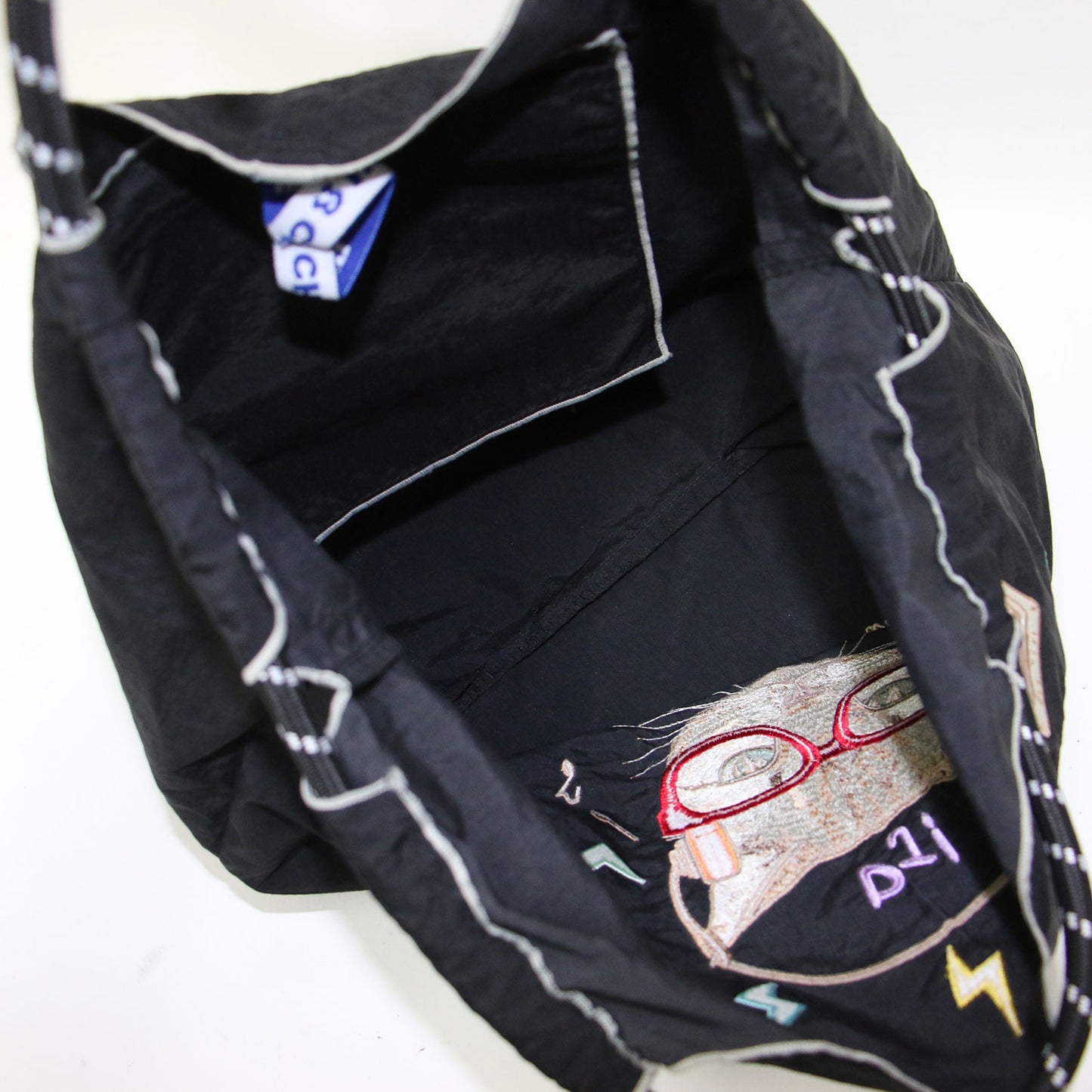 ネコ刺繍 エコバッグ / トートバッグ A4 アニマルモチーフ ナイロン パラコード ブランドロゴ 折り畳み