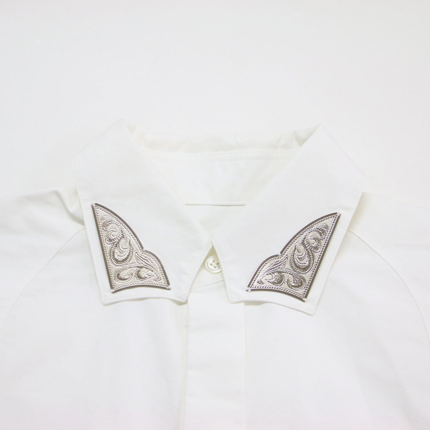 25春夏 メタル カラー シャツ / METAL COLLAR SHIRT クロップド丈 長袖 コットン