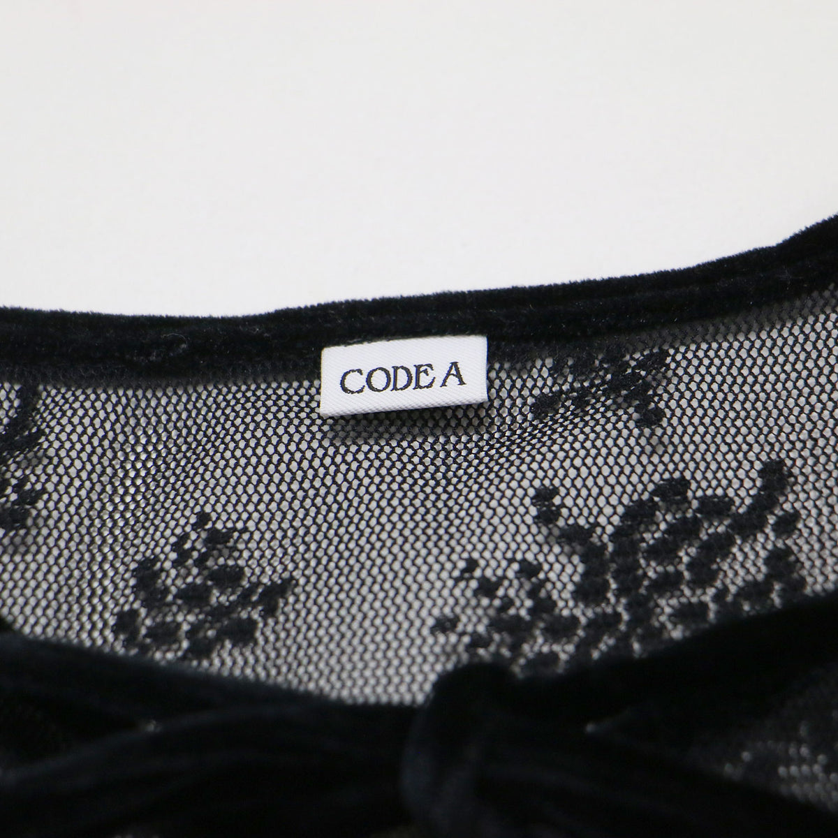 25春夏 チュールレースリボンブラウス / tulle lace ribbon blouse R99-82049 / 羽織り 長袖 コンパクト シアー パッチワーク調 切替え フィンガーホール ベロア