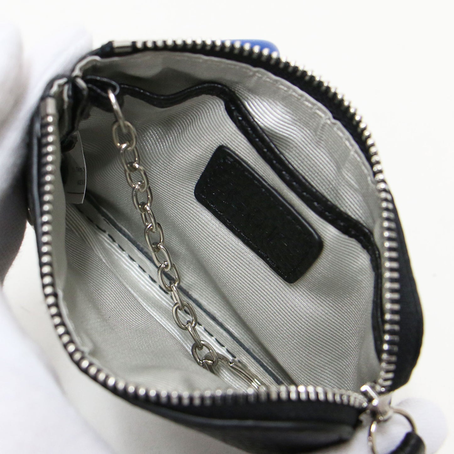 × PEZ 24秋冬 牛革 カラビナ付き パス＆キーケース / マルチケース ポーチ 猫と犬柄 ロゴ 刺繍 カウレザー