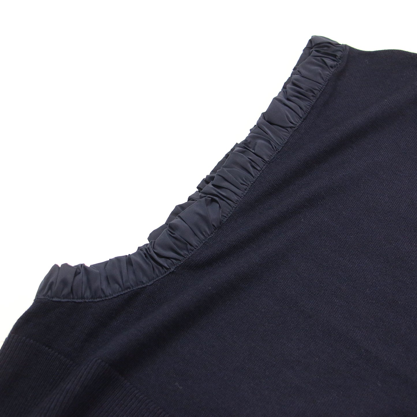 25秋冬 アシンメトリー ミニ ベスト / ASYMMETRY MINI VEST ニット ショート丈 クルーネック タフタ ウール